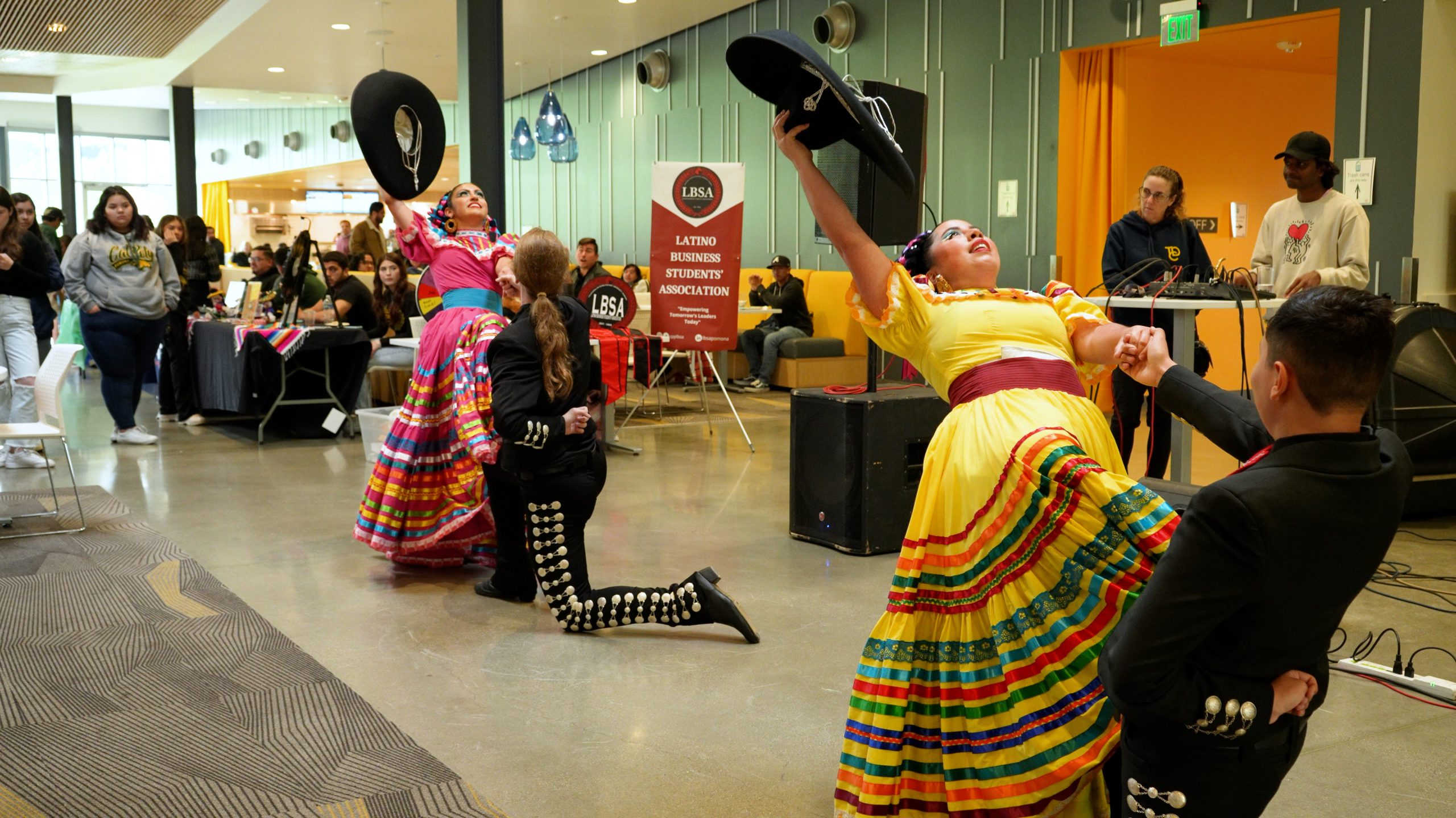 folkorico dancers performing